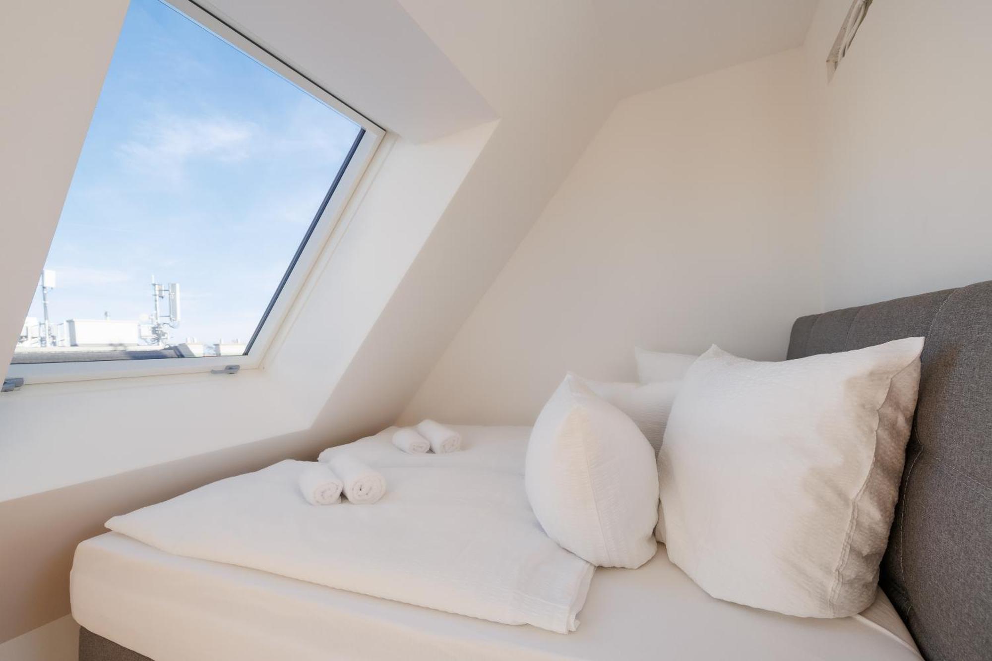 Symphony Apartments 40 - Modern Loft With Terrace And Grill In Central Location 维也纳 外观 照片